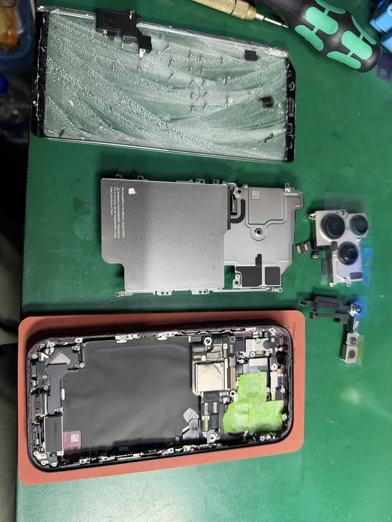 iphone 18 pro fully disassembled